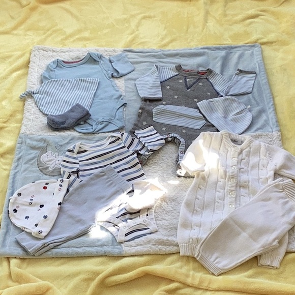 Spring/Summer Baby Clothing & blanket Bundle - Picture 1 of 11